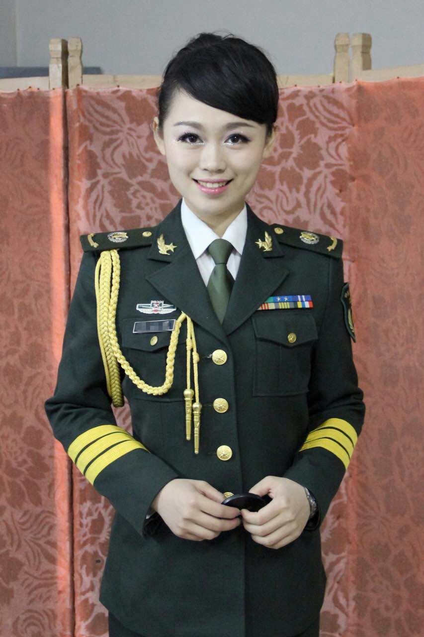 中国最年轻的双钩书法家、华语女歌手——肖文莉